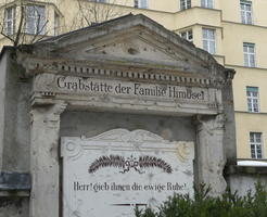 Grave marker with “Lord! Give them eternal rest!”