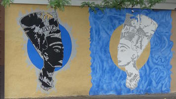 Nefertiti in black facing right, in white facing left