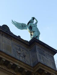 gent building statue