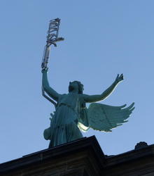 gent building statue