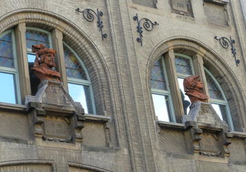 building busts