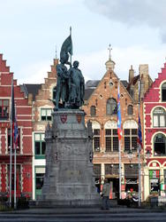 statue