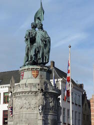 statue