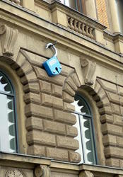 Large “padlock” on exterior of K21