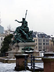 Statue of king-like figure outside K21