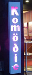 signage komodie