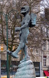 baffling statue