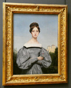 woman with long neck