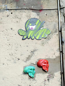 wall squid and two skulls