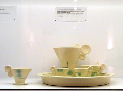 coffee cups with disk shaped handles