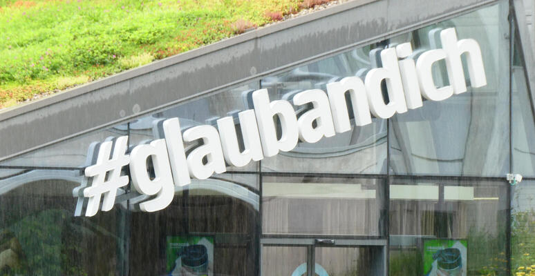 large sign reading hashtag glaubandich