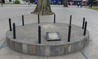 Empty area where statue should be, with plaque that has no writing.