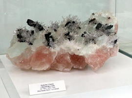 Pink and black ferberite and quartz