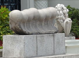 Stone sculpture that looks like a row of the backs of people's heads