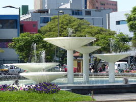 Multi-level bowl-shaped fountain