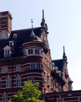 Red and white brick roof line