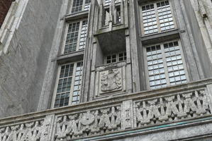 Carving of medieval knight on side of rådhus