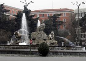 Fountain with water shooting from a cannon