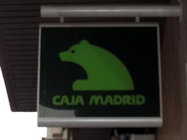 Green outline of bear