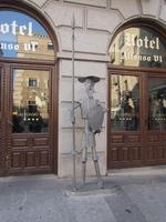 Life-size somewhat cartoonish metal sculpture of Don Quijote