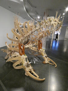 Sculpture looking a bit like a dinosaur skeleton
