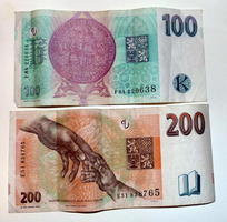 Verso side of 100 and 200 crown notes