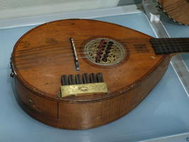 Keyed guitar