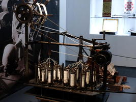 String-making machine with multiple cylinders of thread