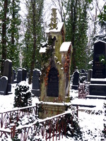 Grave marker with dead vines