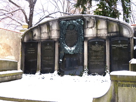 Grave marker of five family members