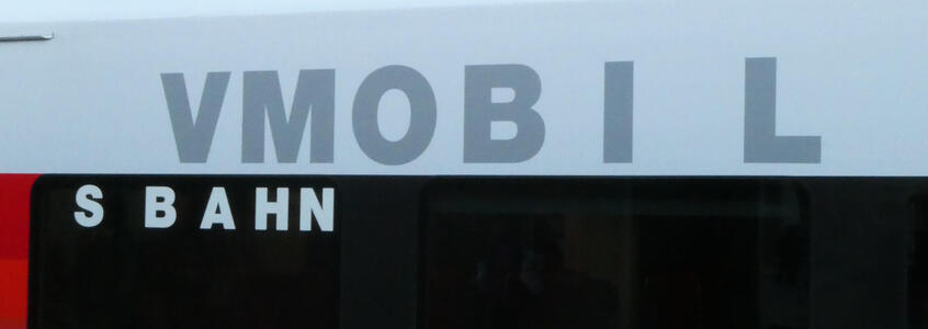 VMOBIL SBAHN.  Letters in VMOBIL become more widely spaced, letters in S BAHN become less widely spaced.