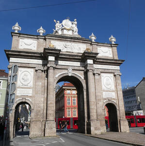 Other side of triumphal arch.