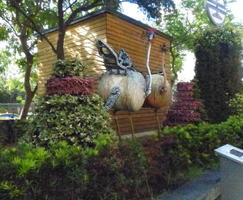 trainstation sculpture