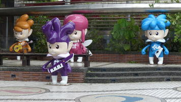 creepy kids statues