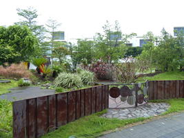 curved metal gate
