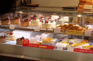 cake display