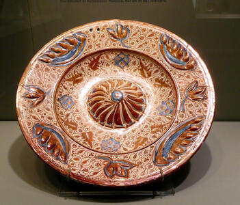 geometric plate