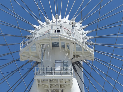 Complex series of wires and attachments at hub of High Roller ferris wheel