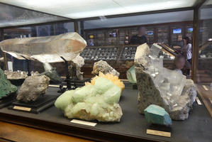 Case with very large mineral samples